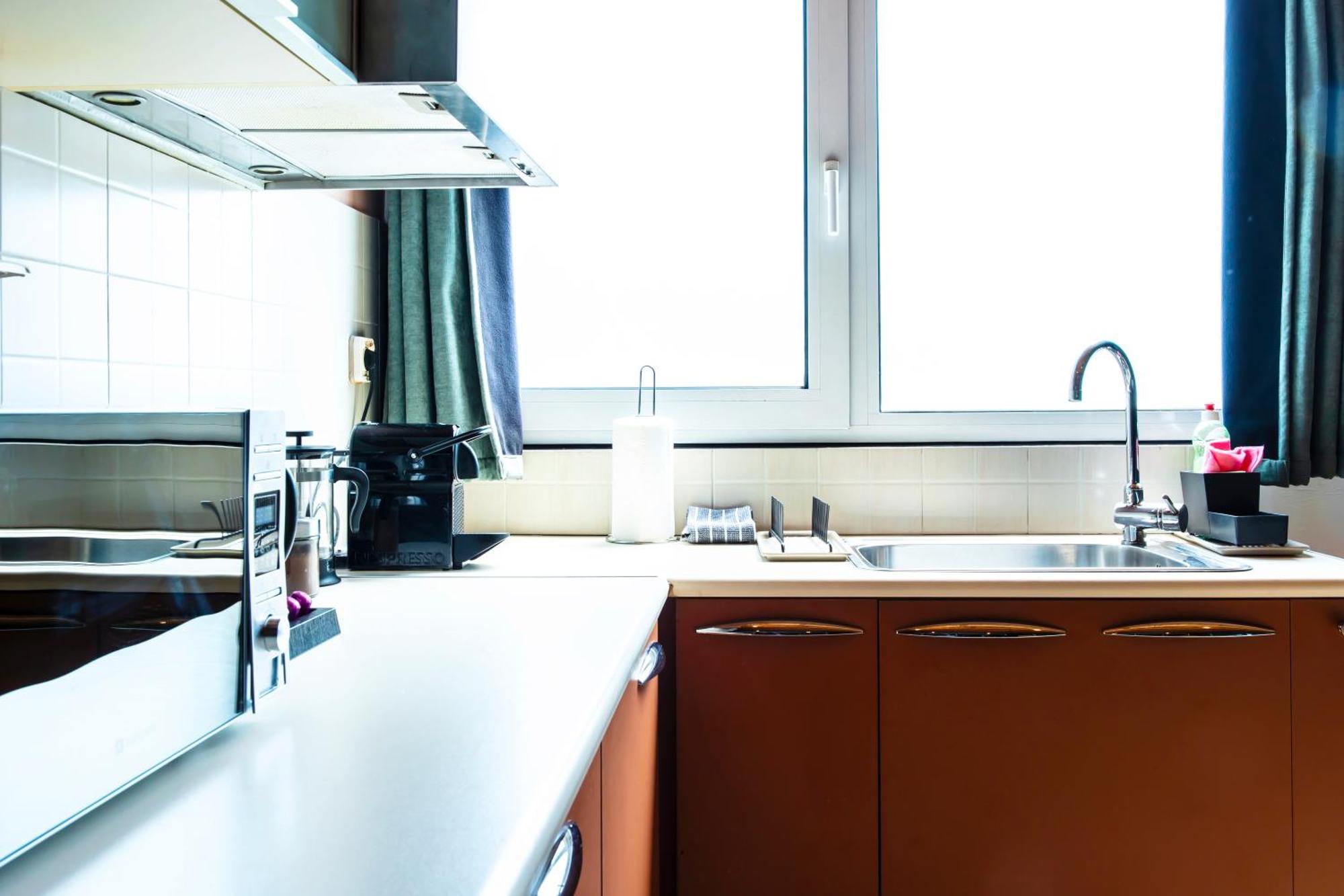Lis153 By Smart Cozy Suites - Top Floors With Amazing City View - Available 24Hr เอเธนส์ ภายนอก รูปภาพ