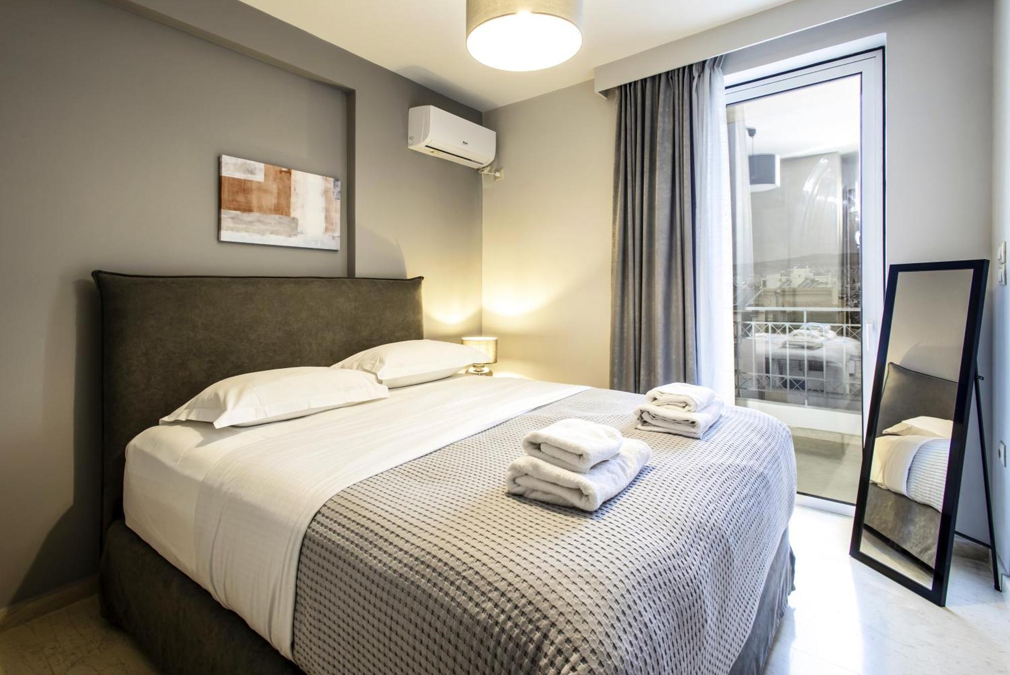 Lis153 By Smart Cozy Suites - Top Floors With Amazing City View - Available 24Hr เอเธนส์ ภายนอก รูปภาพ
